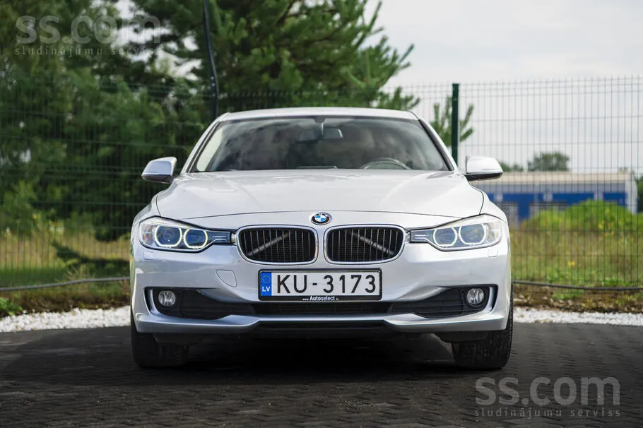 BMW 320 2012 photo 2