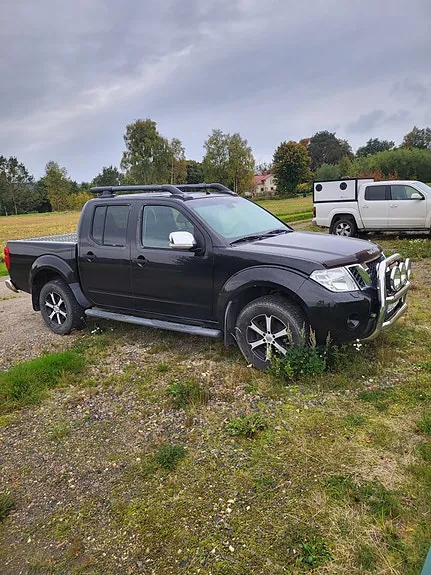 Nissan Navara 2011 photo 2