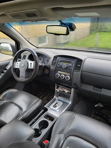 Nissan Navara 2011 photo 4