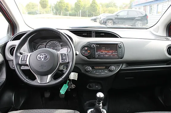 Toyota Yaris 2016 photo 5