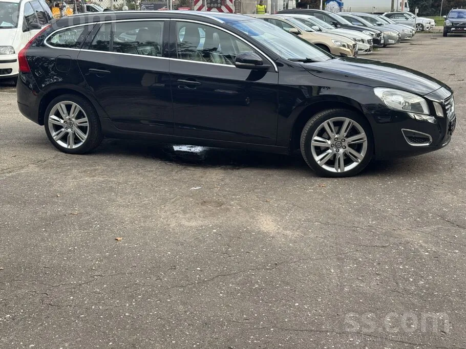 Volvo V60 2012 photo 2