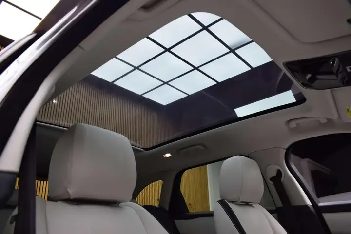 Land Rover Range Rover Velar 2018 photo 2