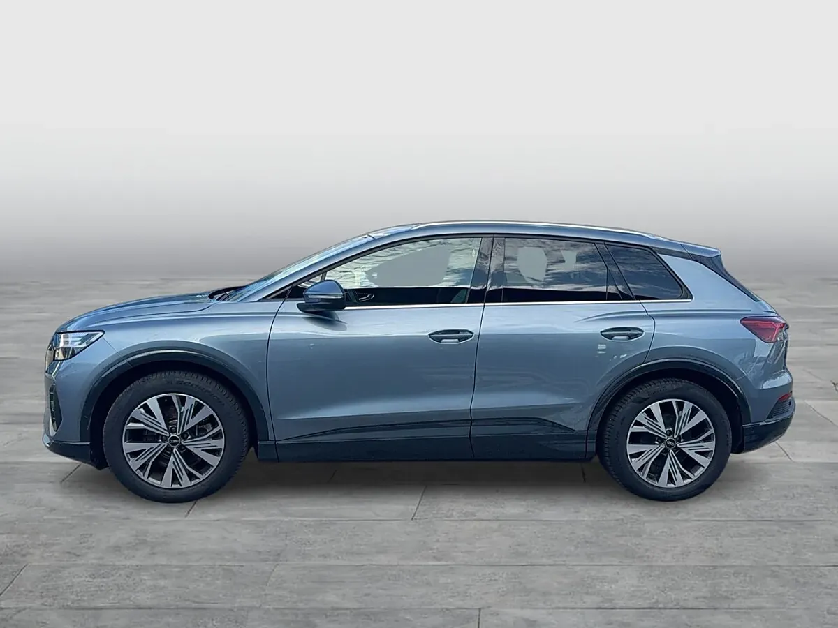 Audi Q4 2023 photo 3