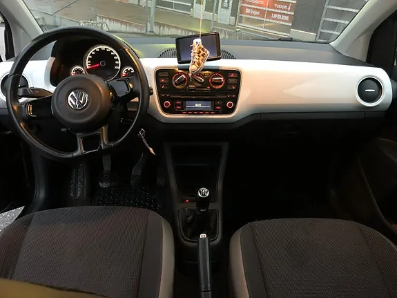 Volkswagen Up 2013 photo 4