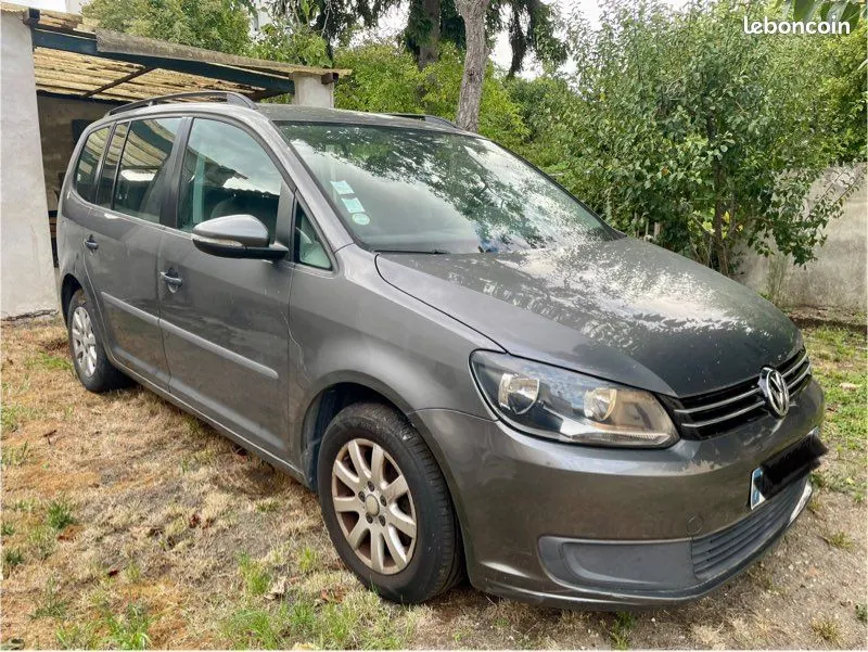 Volkswagen Touran 2012 photo 3