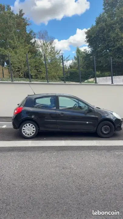 Renault Clio 2006 photo 2
