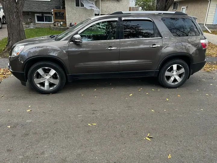 GMC Acadia 2010 photo 3