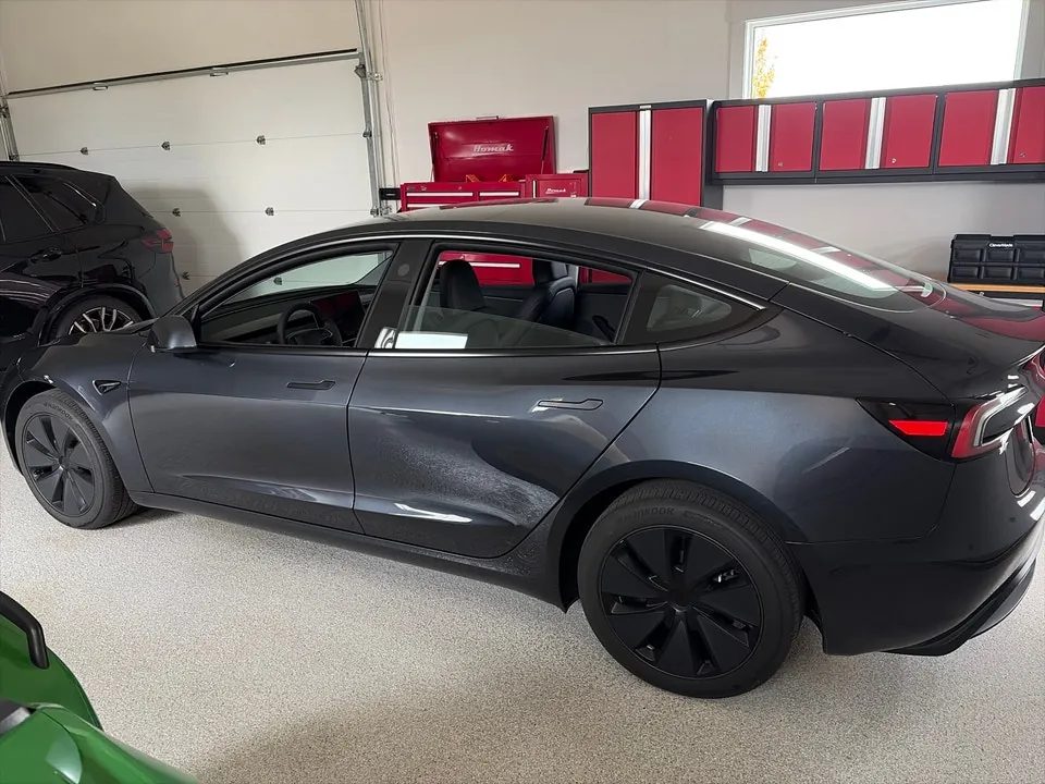 Tesla Model 3 2026 photo 3