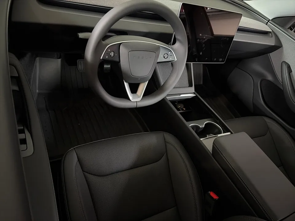 Tesla Model 3 2026 photo 2