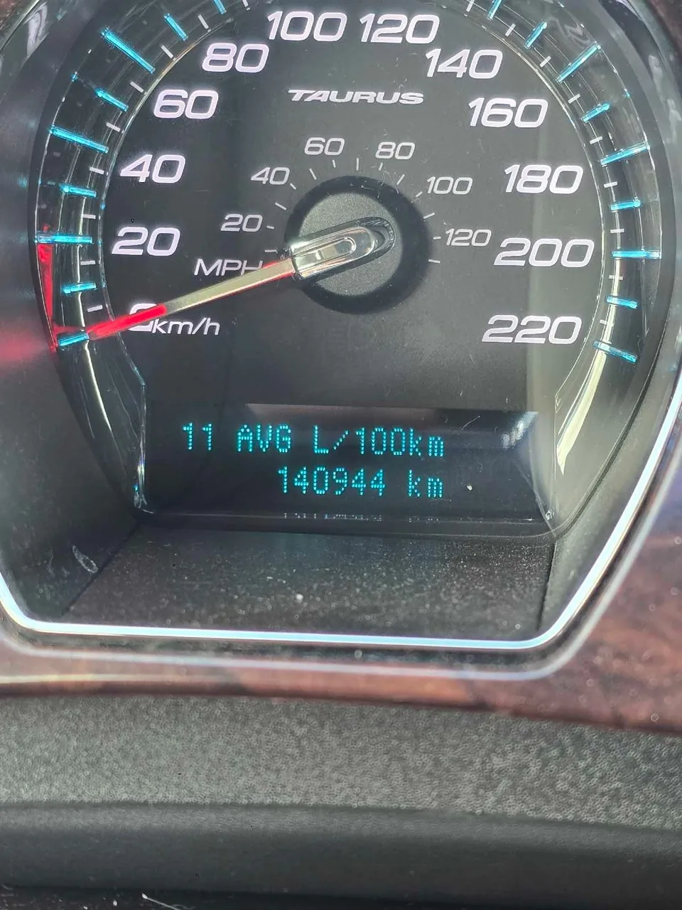Ford Taurus 2011 photo 3