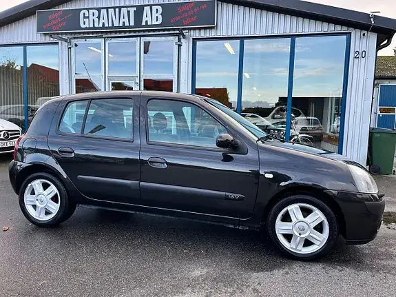 Renault Clio 2005 photo 2