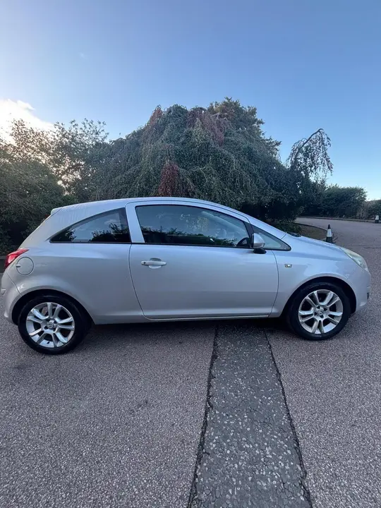 Vauxhall Corsa 2010 photo 3
