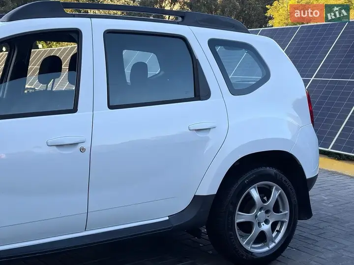 Dacia Duster 2010 photo 4