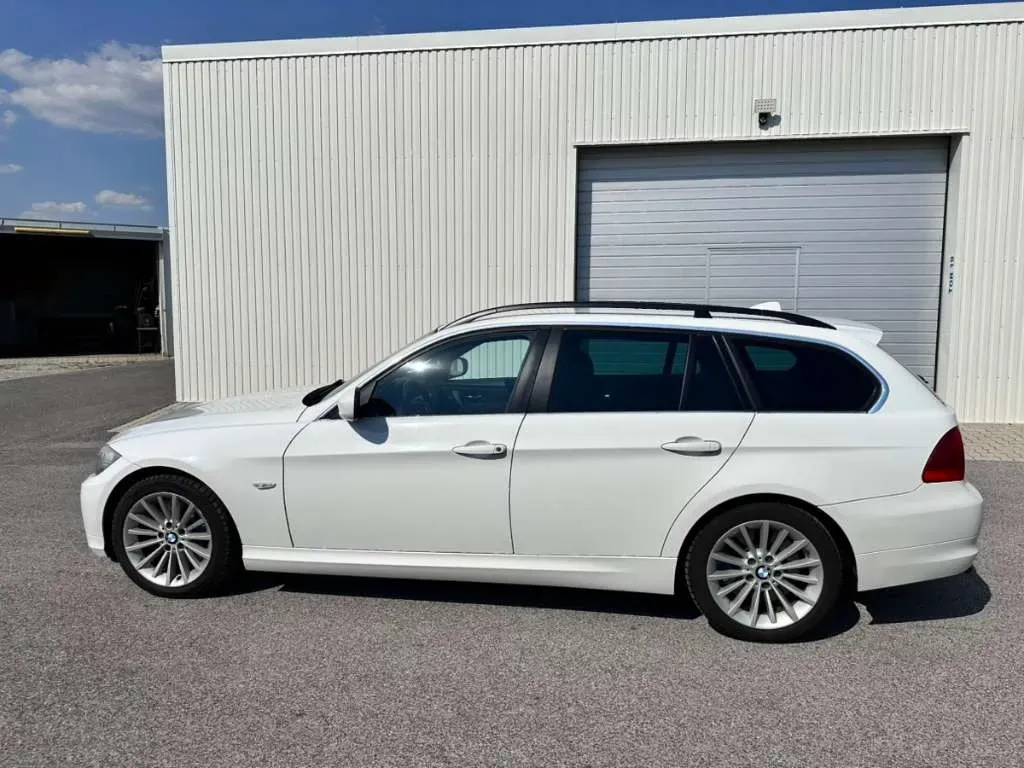BMW 3 Series 2009 photo 2