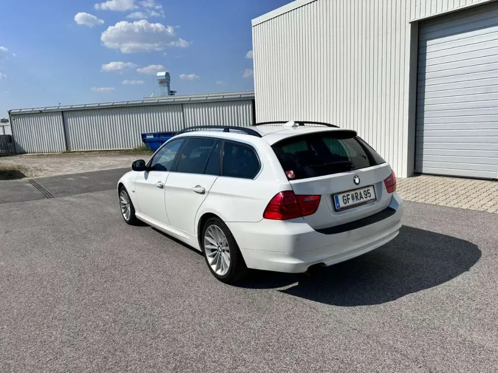 BMW 3 Series 2009 photo 3