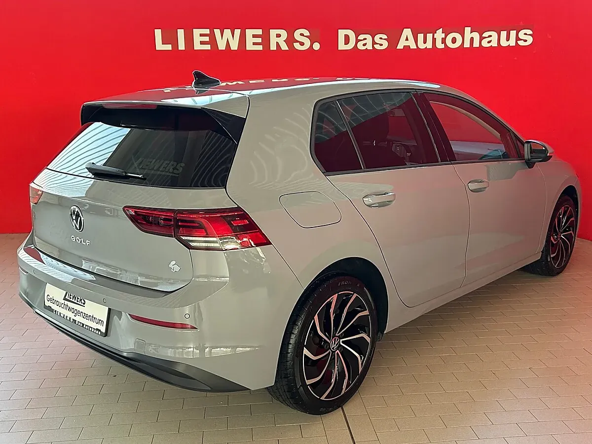 Volkswagen Golf 2024 photo 3