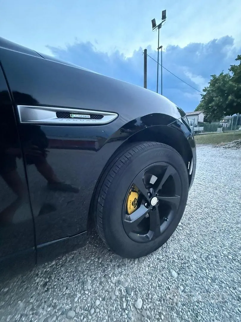 Jaguar F-Pace 2017 photo 2