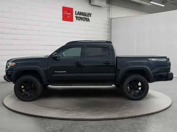 Toyota Tacoma 2018 photo 2