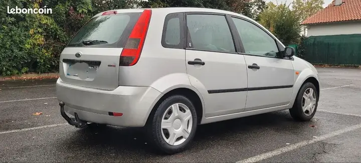 Ford Fiesta 2003 photo 2