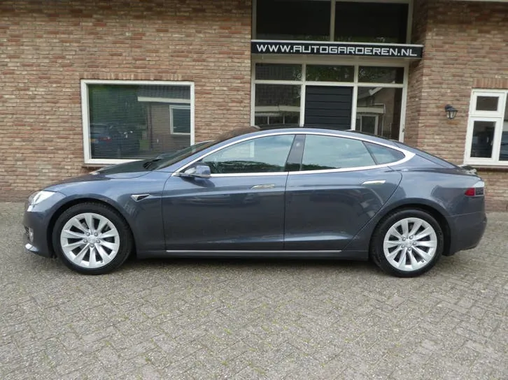 Tesla Model S 2018 photo 2