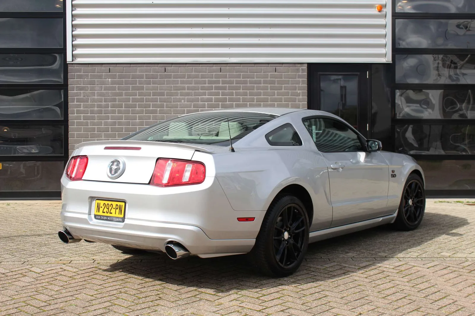 Ford Mustang 2011 photo 3