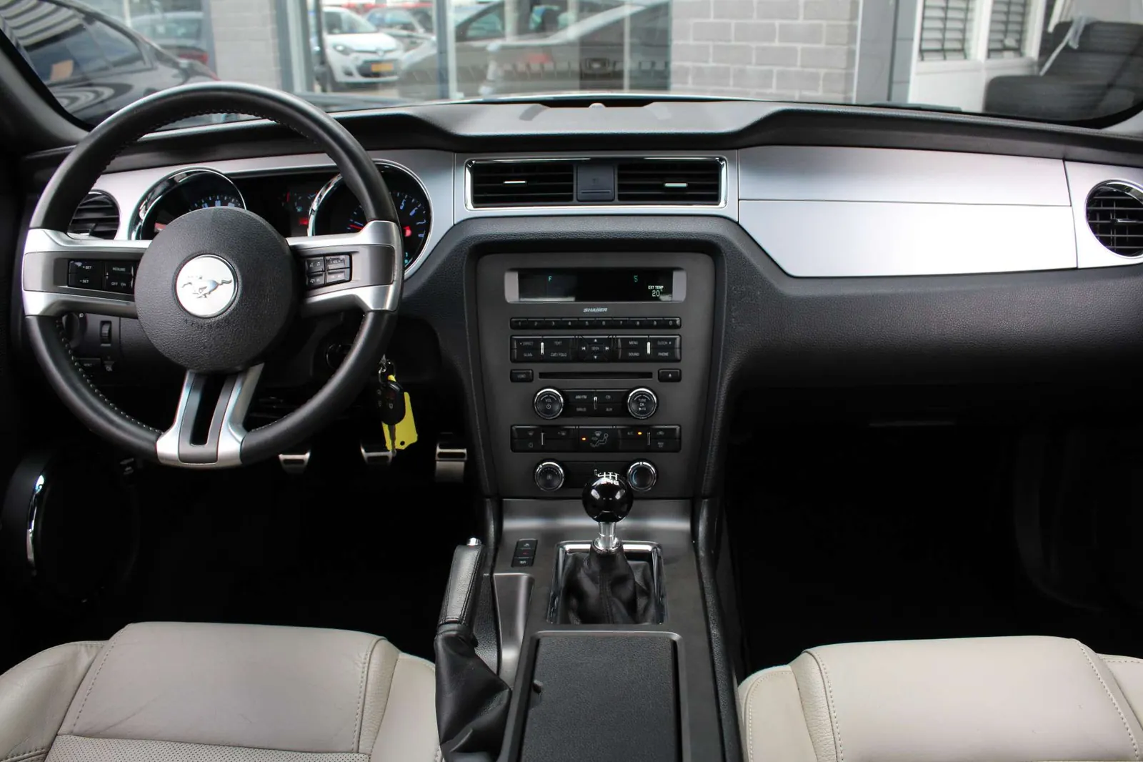 Ford Mustang 2011 photo 2