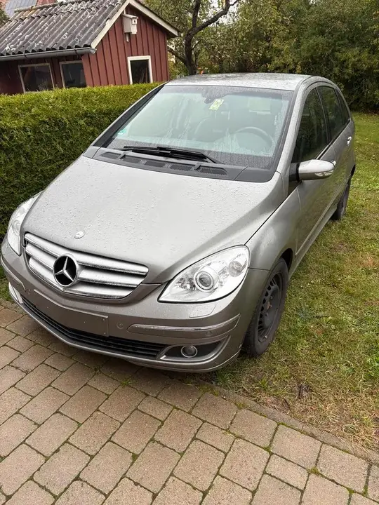 Mercedes-Benz 200