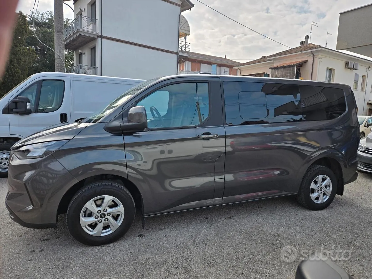 Ford Tourneo Custom 2025 photo 4