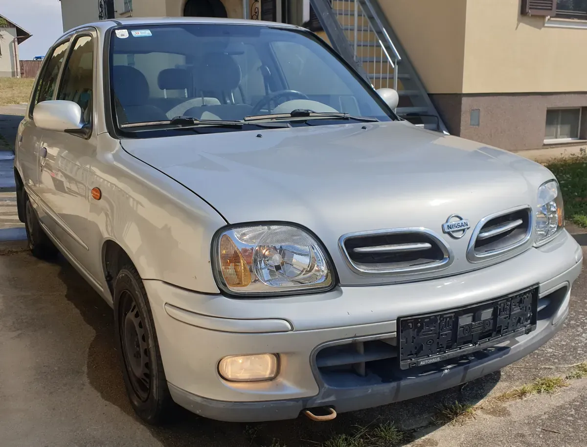 Nissan Micra 2000 photo 2
