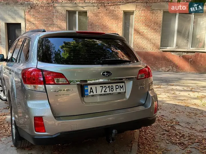 Subaru Outback 2010 photo 2