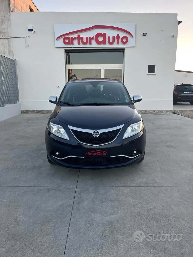 Lancia Ypsilon