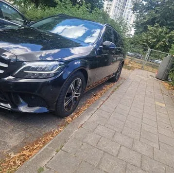 Mercedes-Benz C200