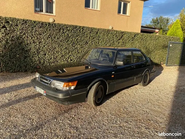 Saab 900