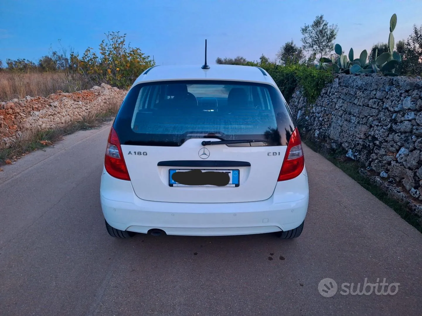 Mercedes-Benz A 180 2012 photo 2