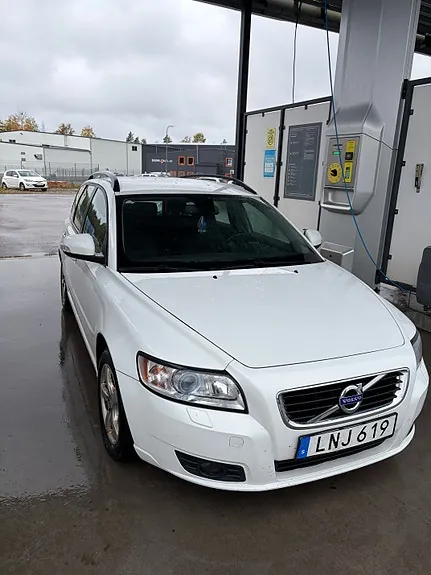 Volvo V50 2011 photo 2