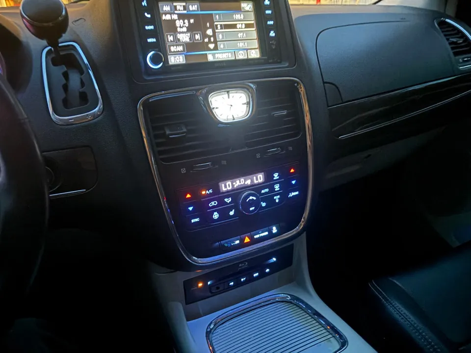 Chrysler Town & Country 2014 photo 4