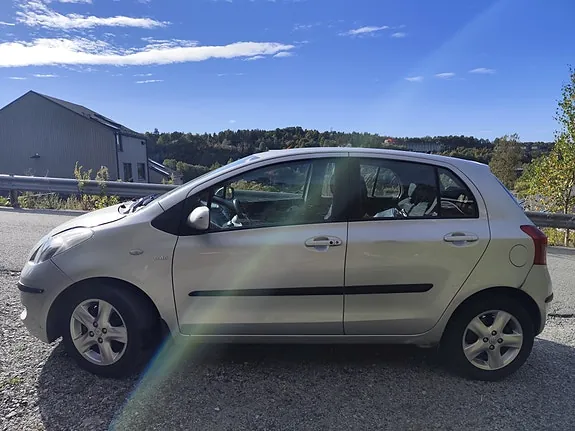 Toyota Yaris 2007 photo 4
