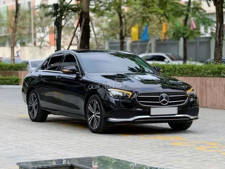 Mercedes-Benz E-Class 2023 photo 4