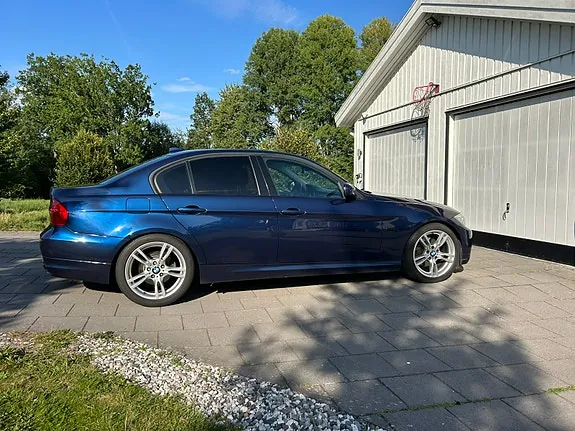 BMW 320D 2010 photo 3