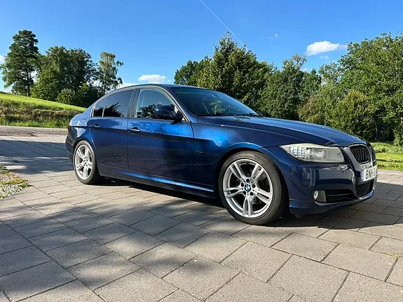 BMW 320D 2010 photo 2