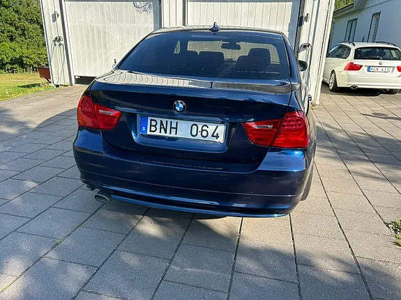 BMW 320D 2010 photo 4