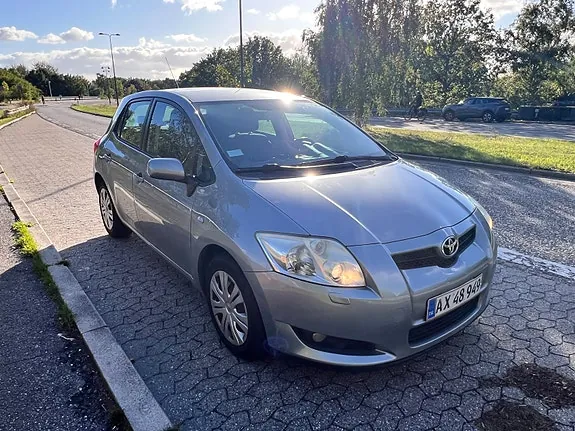 Toyota Auris 2009 photo 2