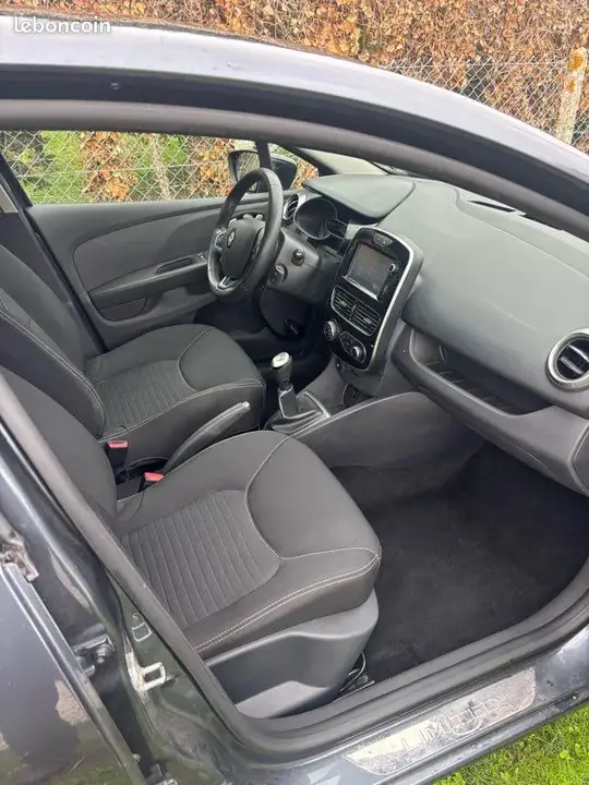 Renault Clio 2017 photo 2