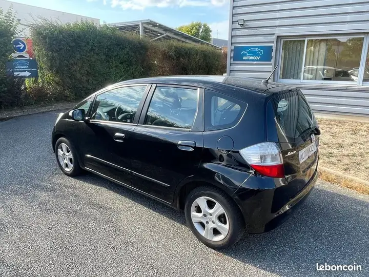 Honda Jazz 2010 photo 2