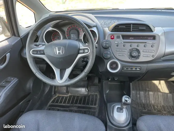 Honda Jazz 2010 photo 4