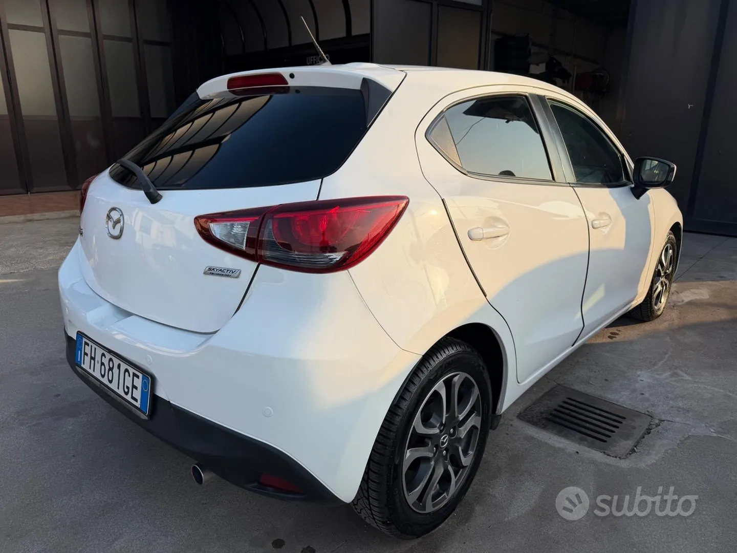 Mazda 2 2017 photo 3