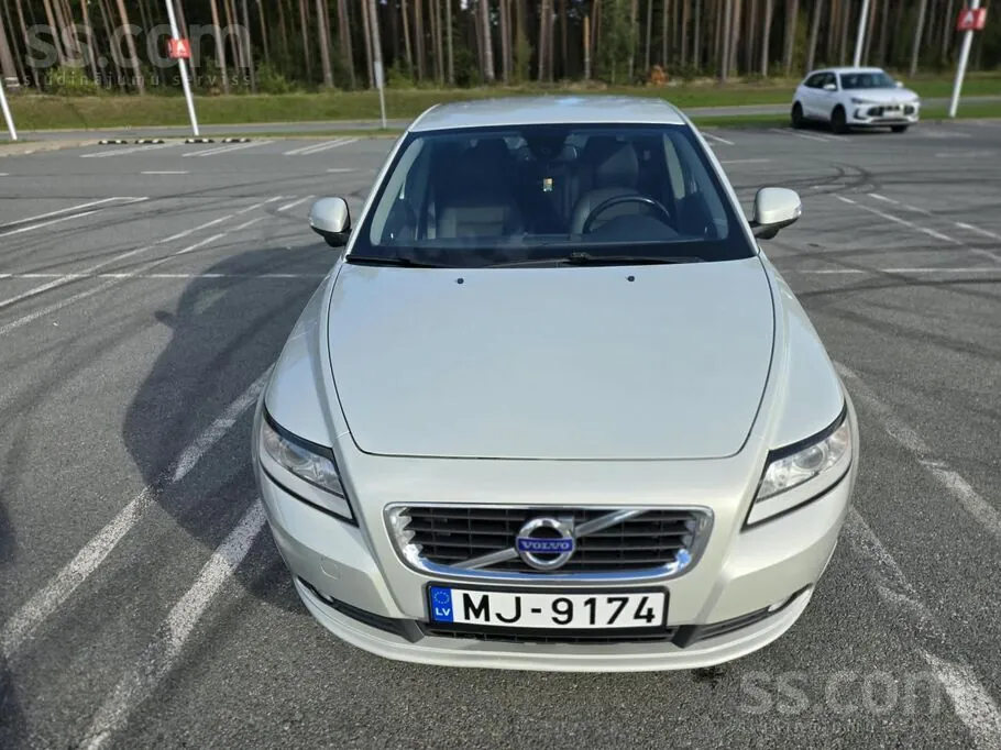 Volvo S40 2011 photo 3