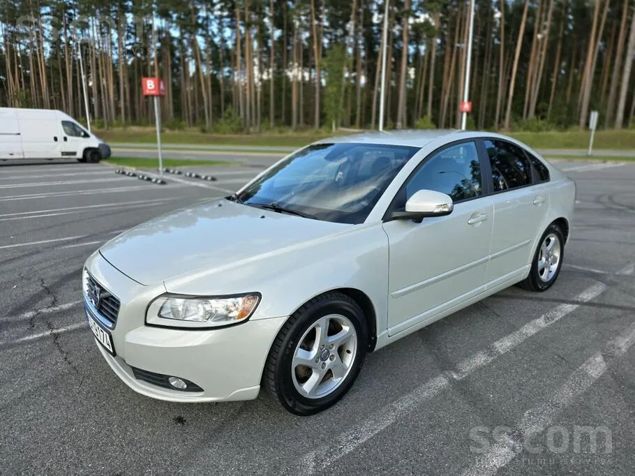 Volvo S40 2011 photo 2