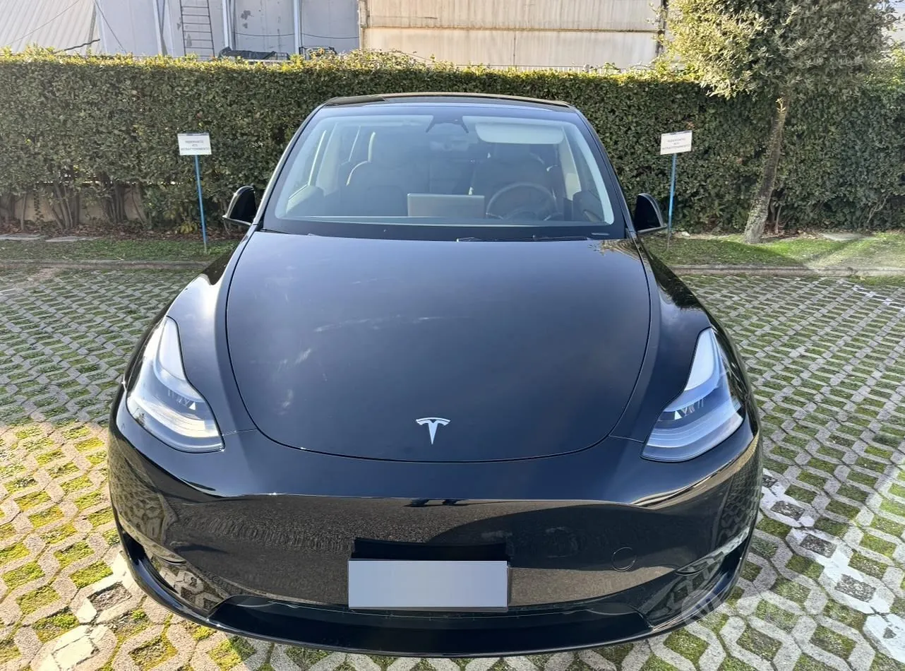 Tesla Model Y 2023 photo 2