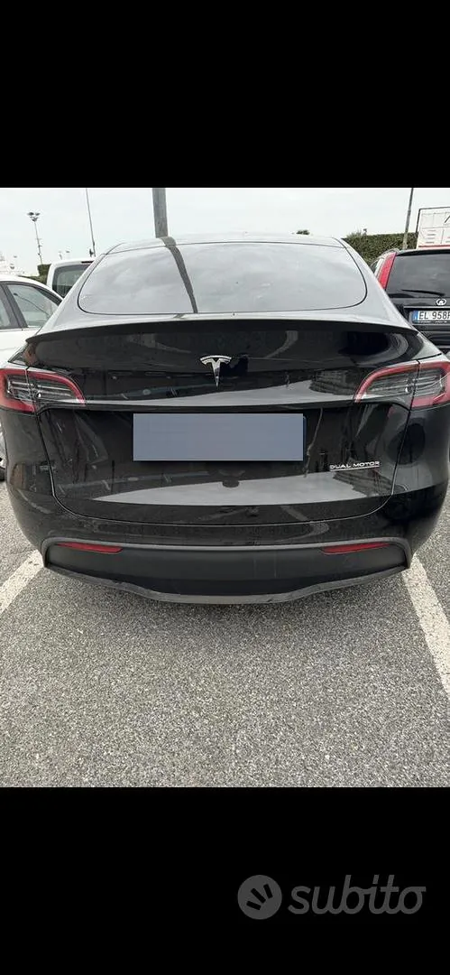 Tesla Model Y 2023 photo 3